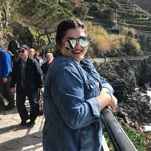 Meet your Posher, Alaina